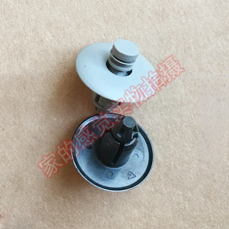 

1pcs Door Buckle Clip Door Trim Panel Rivet, Door Black and Gray Lining Clip for Chrysler 300C