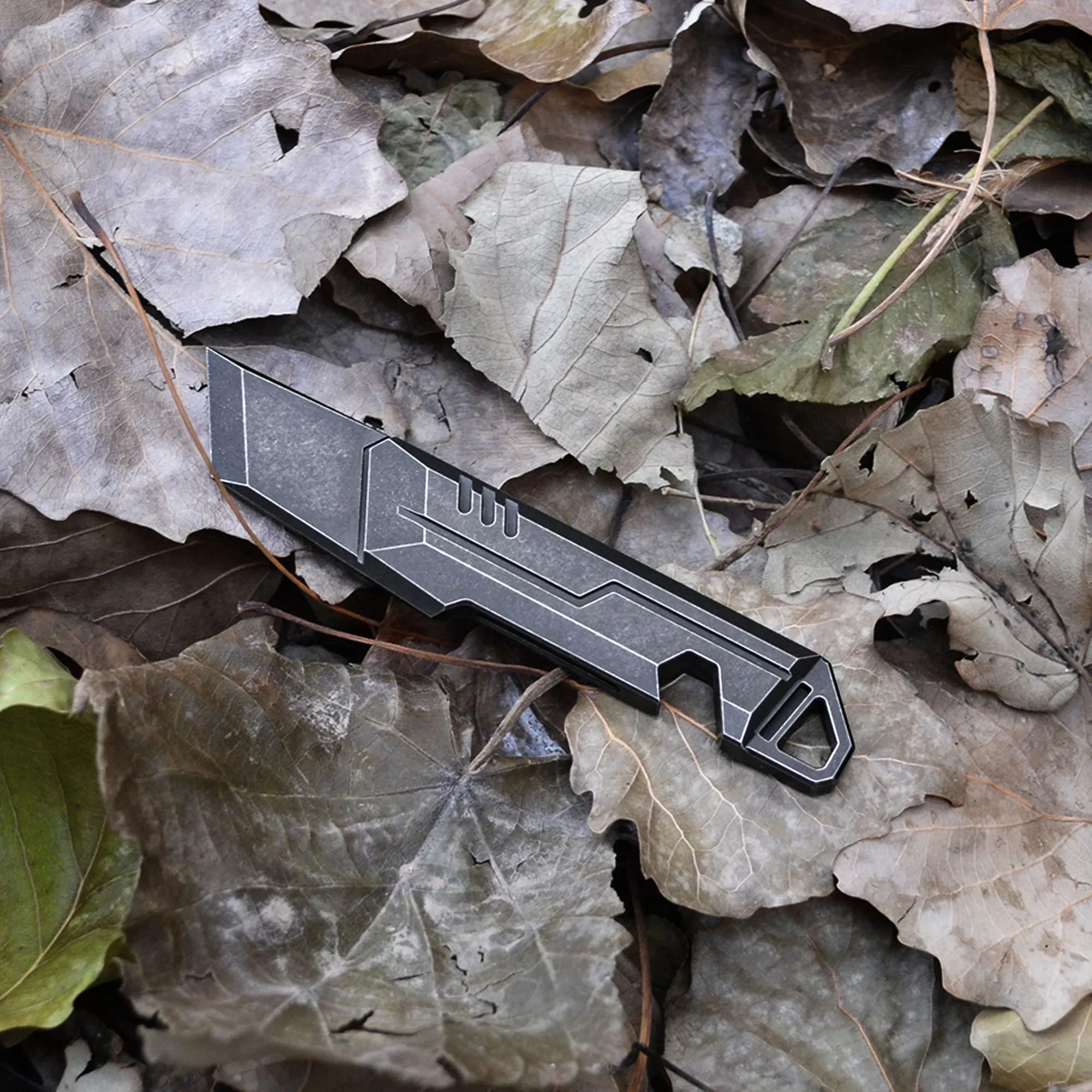 

Mackwalker 1 Piece TC21 multi-function tool prybar bottle opener, self-defense,window breaker