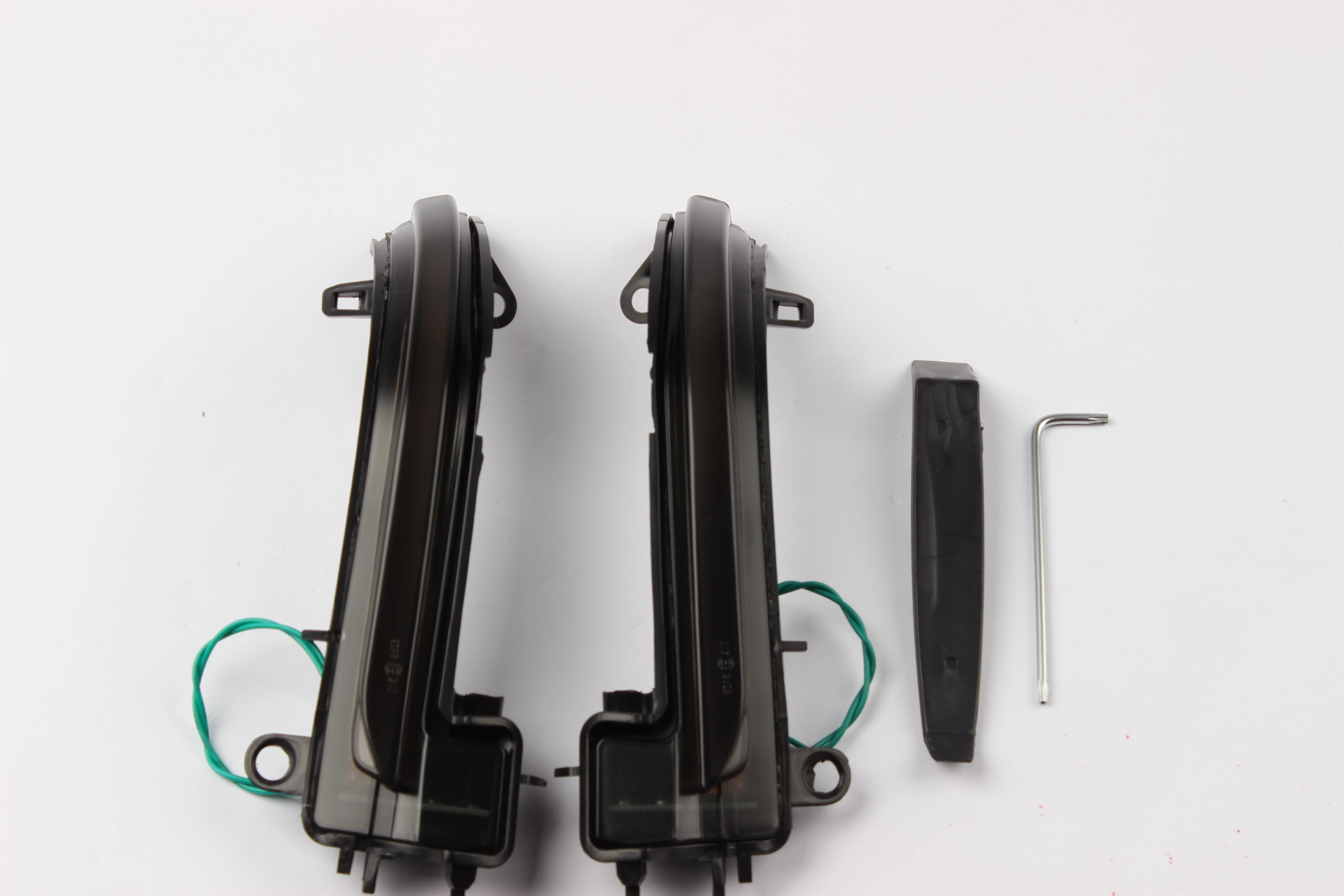 

Оптовая продажа, черный светодиодный динамический поворотный сигнал, босветильник вой зеркальный мигающий светильник для бокового зеркала BM W F49, индикатор бокового зеркала