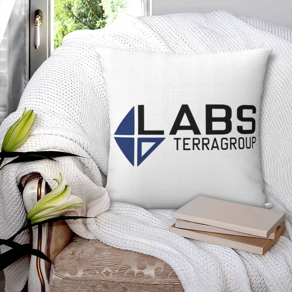 Квадратная наволочка Escape From Tarkov Labs Terragroup полиэстеровая подушка декоративная на