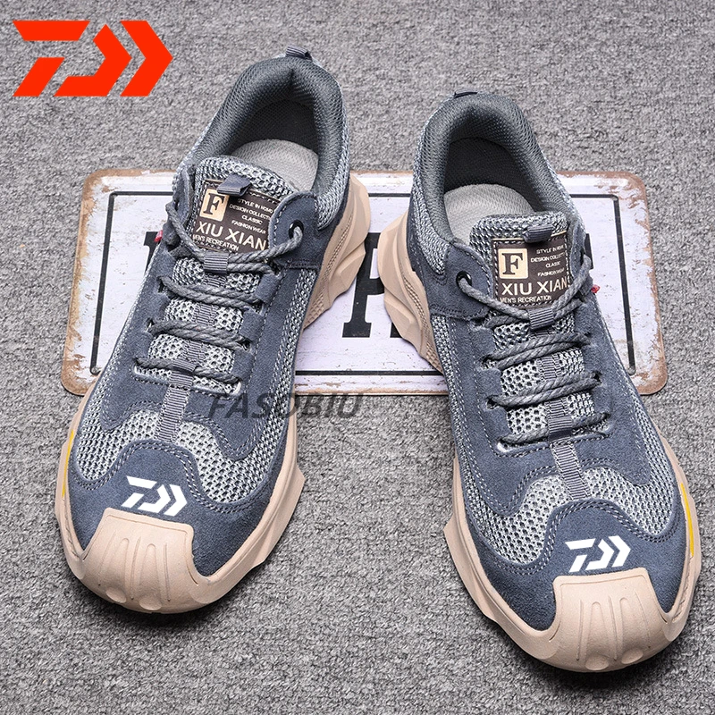 

2023 Daiwa Men Fishing Shoes Anti-skid Mountain Climbing Boots Outdoor Athletic Breathable Wading Anti-wear Hiking Fishing Shoes