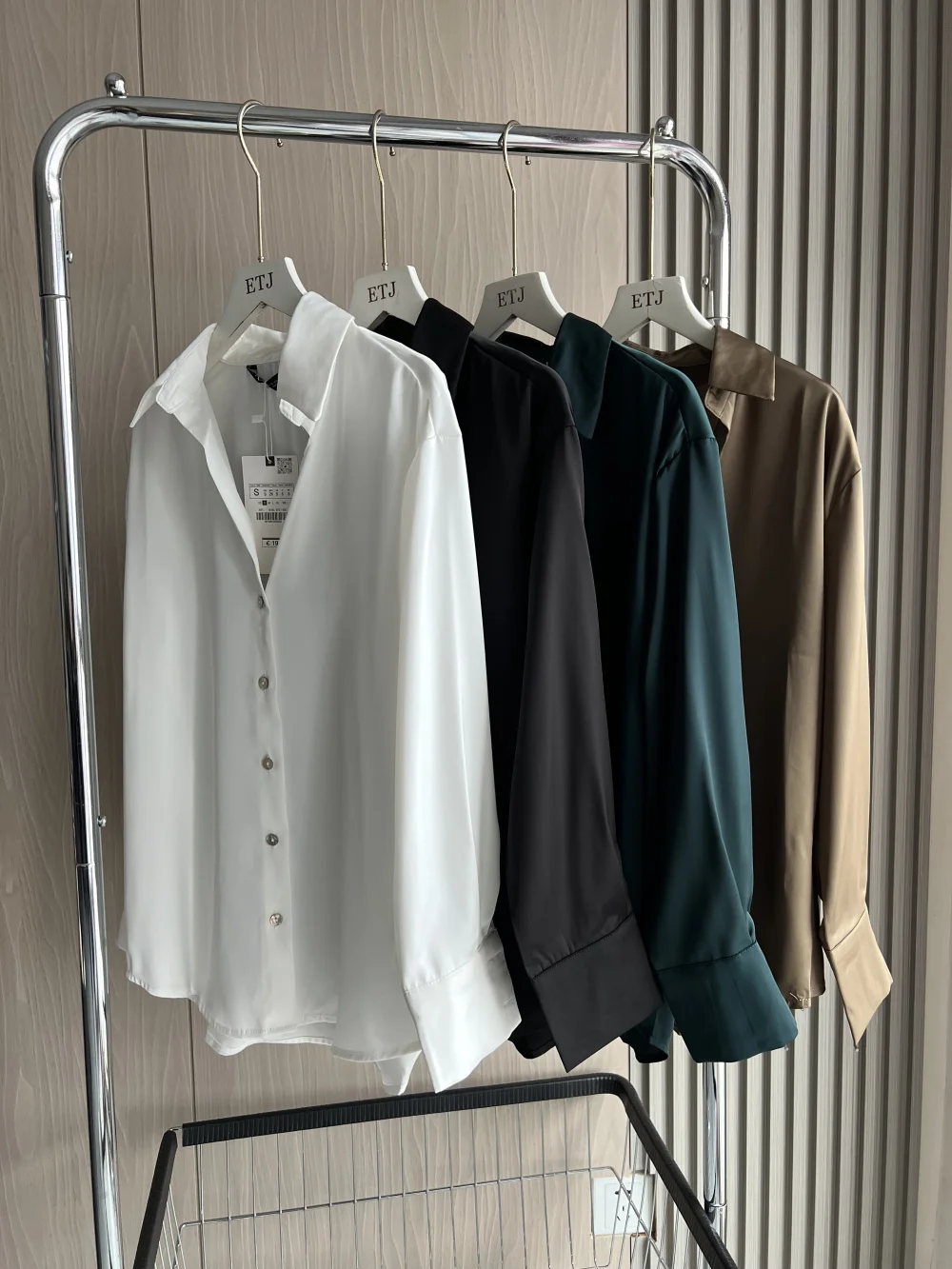 Рубашка Женская атласная с V-образным вырезом и длинным рукавом