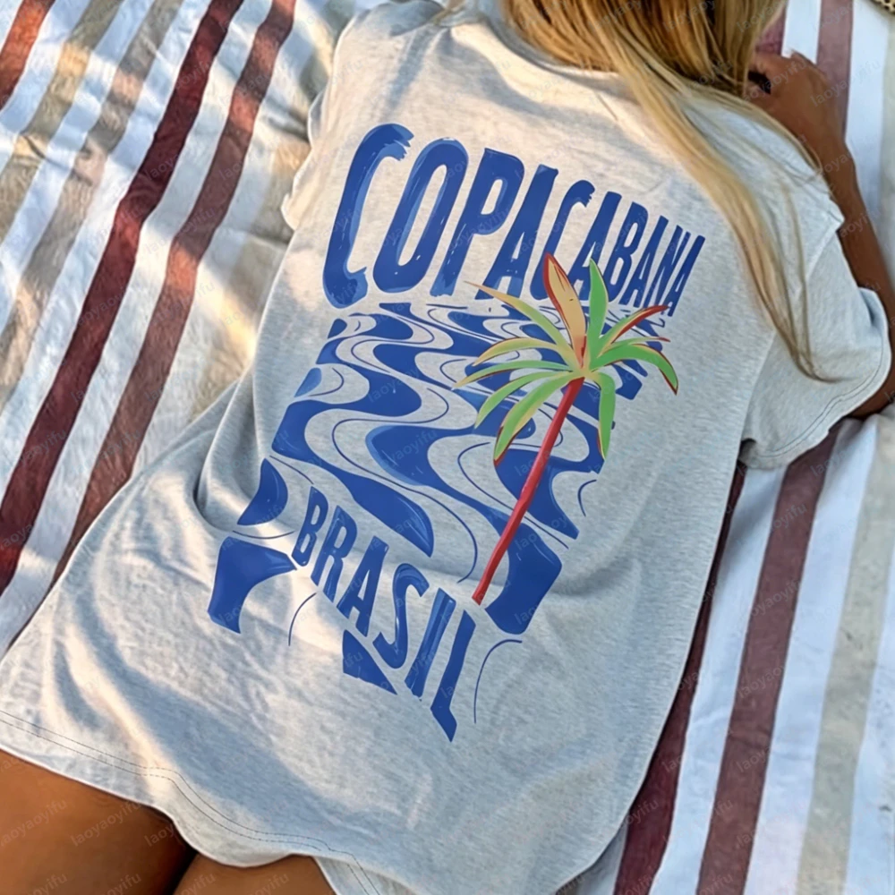 Фото Женская футболка Copacabana с принтом тропической кокосовой пальмы (Бразилия) – незаменимая вещь для пляжного отдыха, стильная одежда для прогулок и пляжа №2