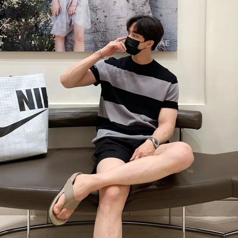 

Men's sweater Long sleeved T-shirt Spring and autumn wear Korean spring Hong Kong stripe loose bottoming shirt Fashion clothes