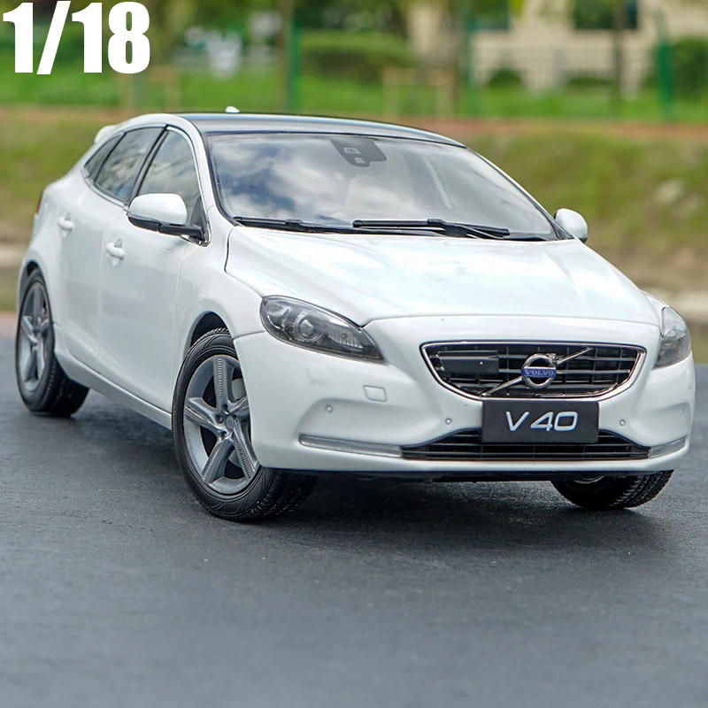 Модель литая в масштабе 1:18 для Volvo V40 2016 белый коричневый внедорожник игрушечный
