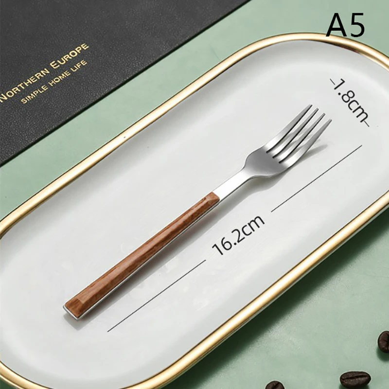 

Столовые приборы из нержавеющей стали с деревянной ручкой