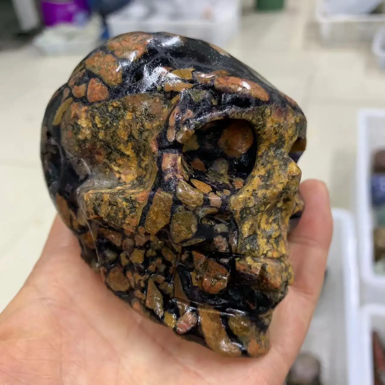 

Natural Agate Fluorite Symbiosis Crystal Skull Sculpting Skull Reiki Treatment Home Decoration