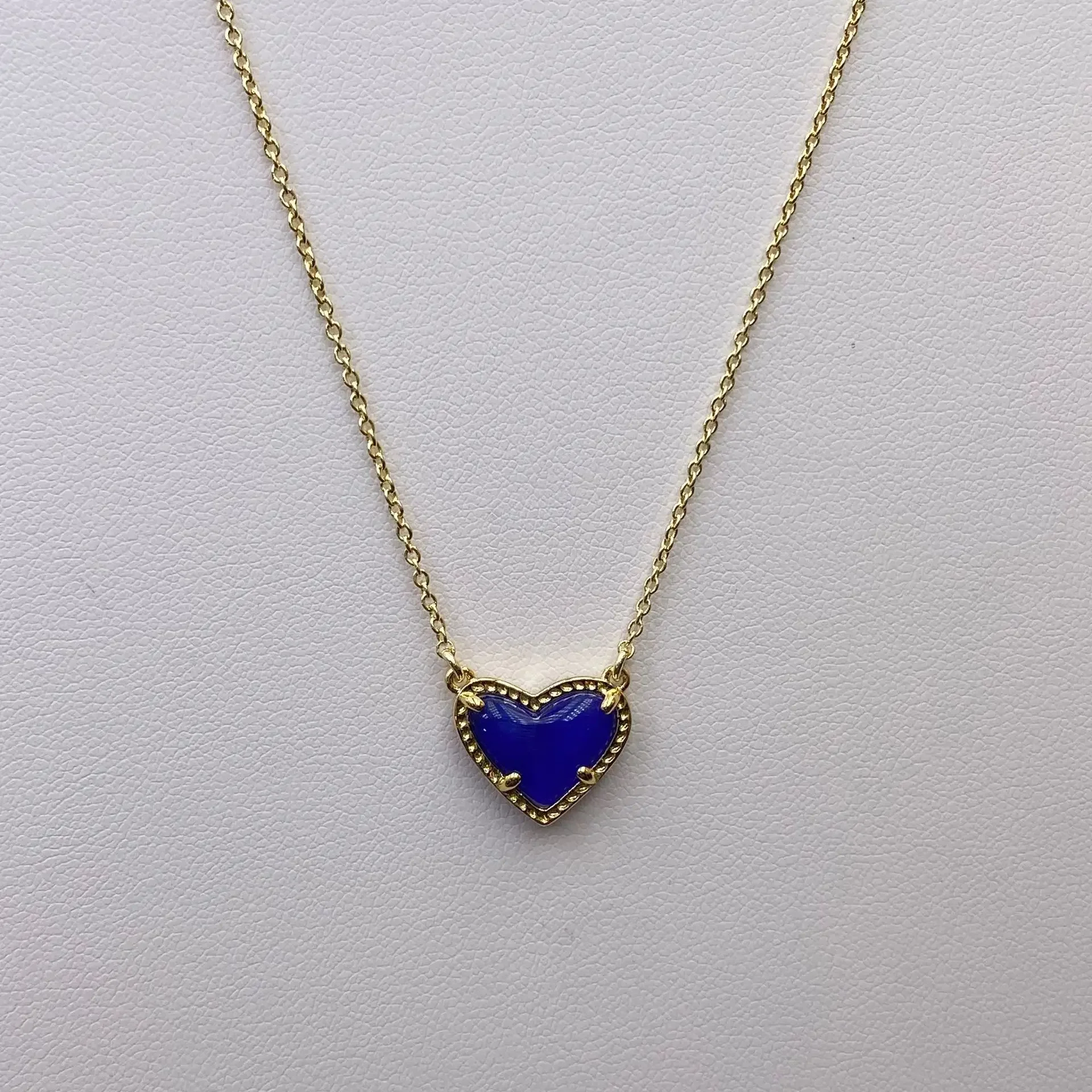 Ожерелье с персиковым сердечком женское ожерелье сапфиром кошачий глаз золото 14