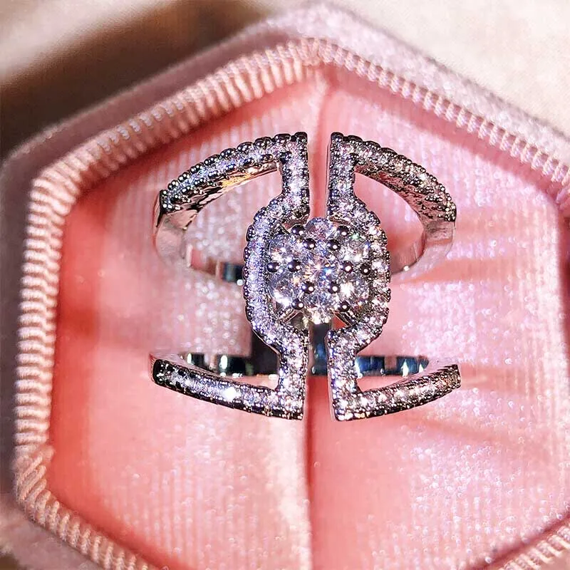 Купи NEW Delicate Openwork Crossover Round Full Diamond Couple Ring For Women Silver-Plated Geometric Valentine's Day Gift Jewelry за 163 рублей в магазине AliExpress
