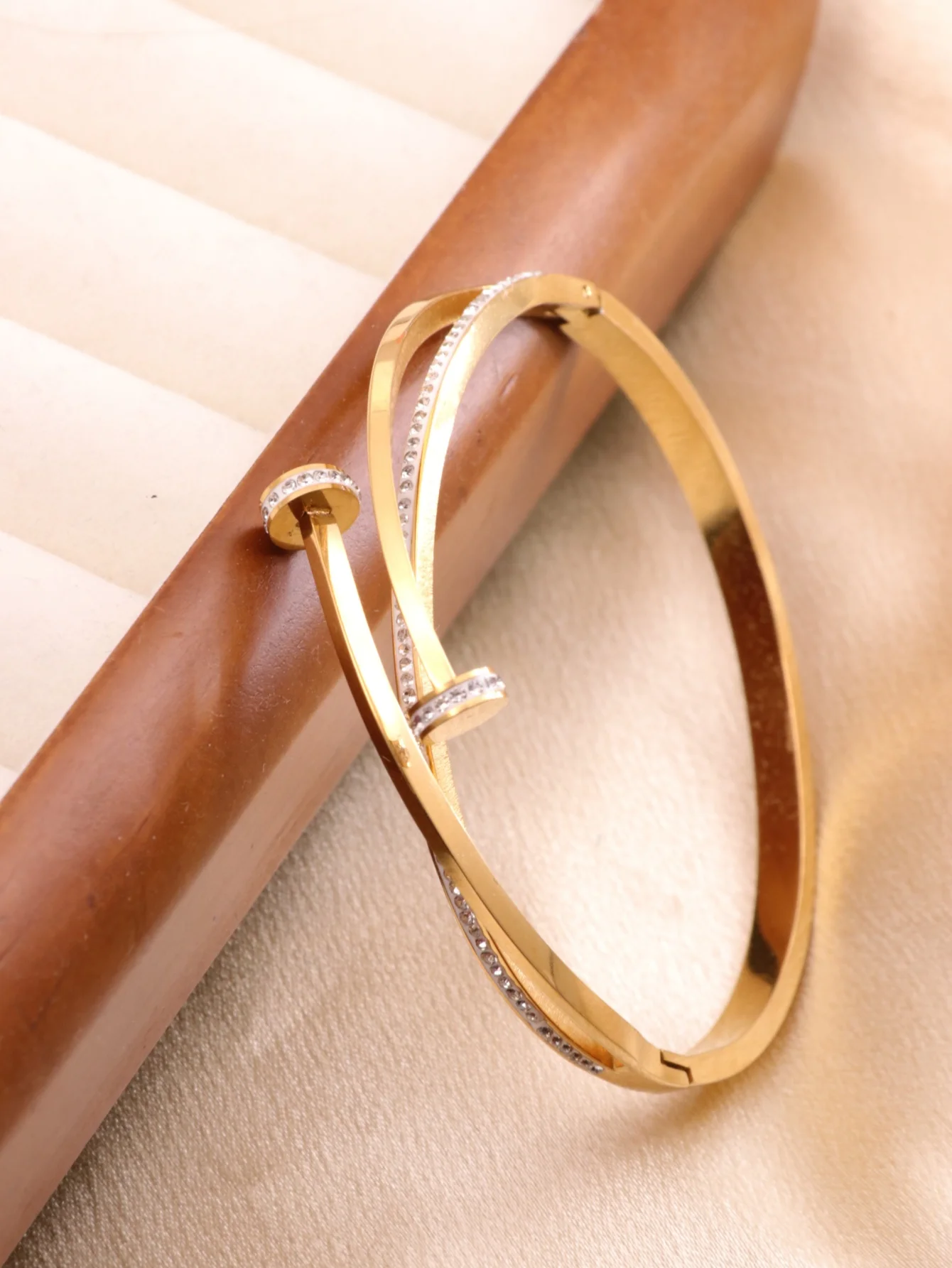 Модный женский браслет из титановой стали