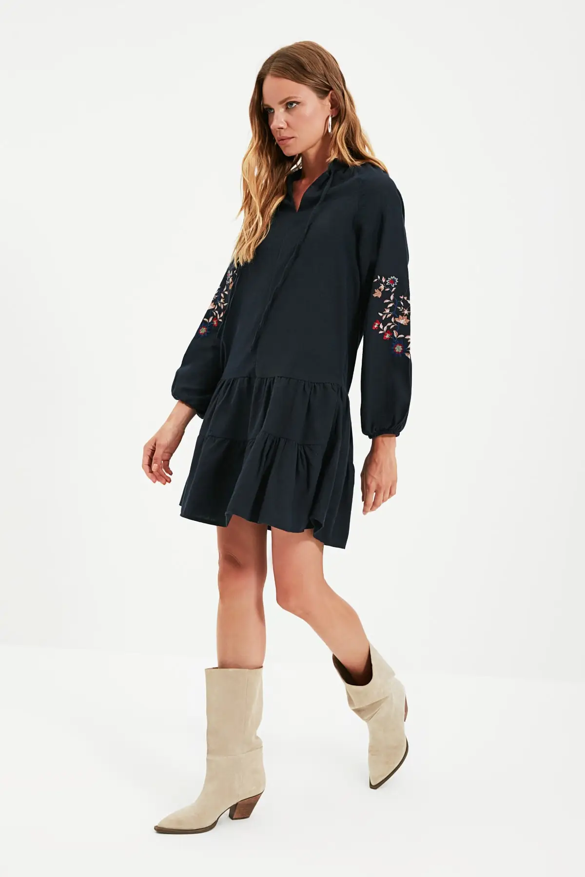 

Trendyol Embroidered Flounces Dress TWOAW22EL0115