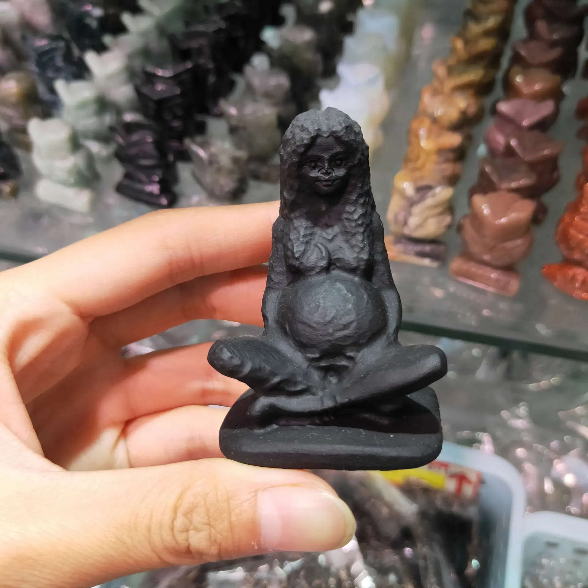 

Natural Obsidian Quartz Hand-Carved Folk Crafts Obsidian Mother Of The Earth For Decoration Or ornaments