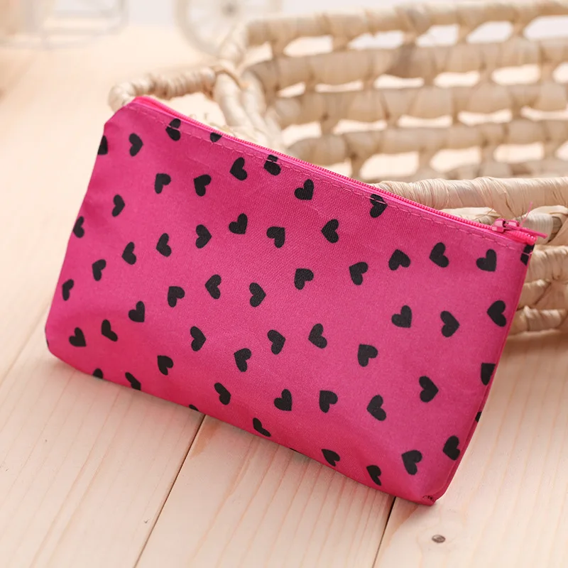 

new Stylish and cute women's clutch bag Girl Cosmetic Bag Heart Print MakeUp Bag Toiletries Organizer Wash Storage Makeup Bag