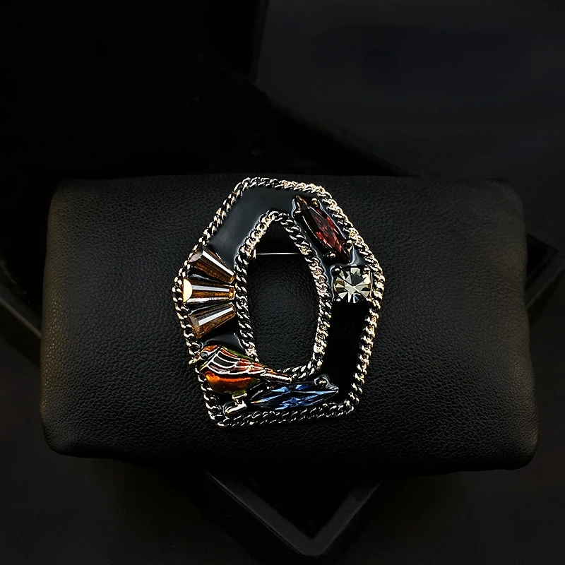 

Upscale Retro Irregular Geometric Brooch Exquisite Stylish Corsage Coat Scarf Pin Rhinestone Jewelry Clothing Accessories Gifts