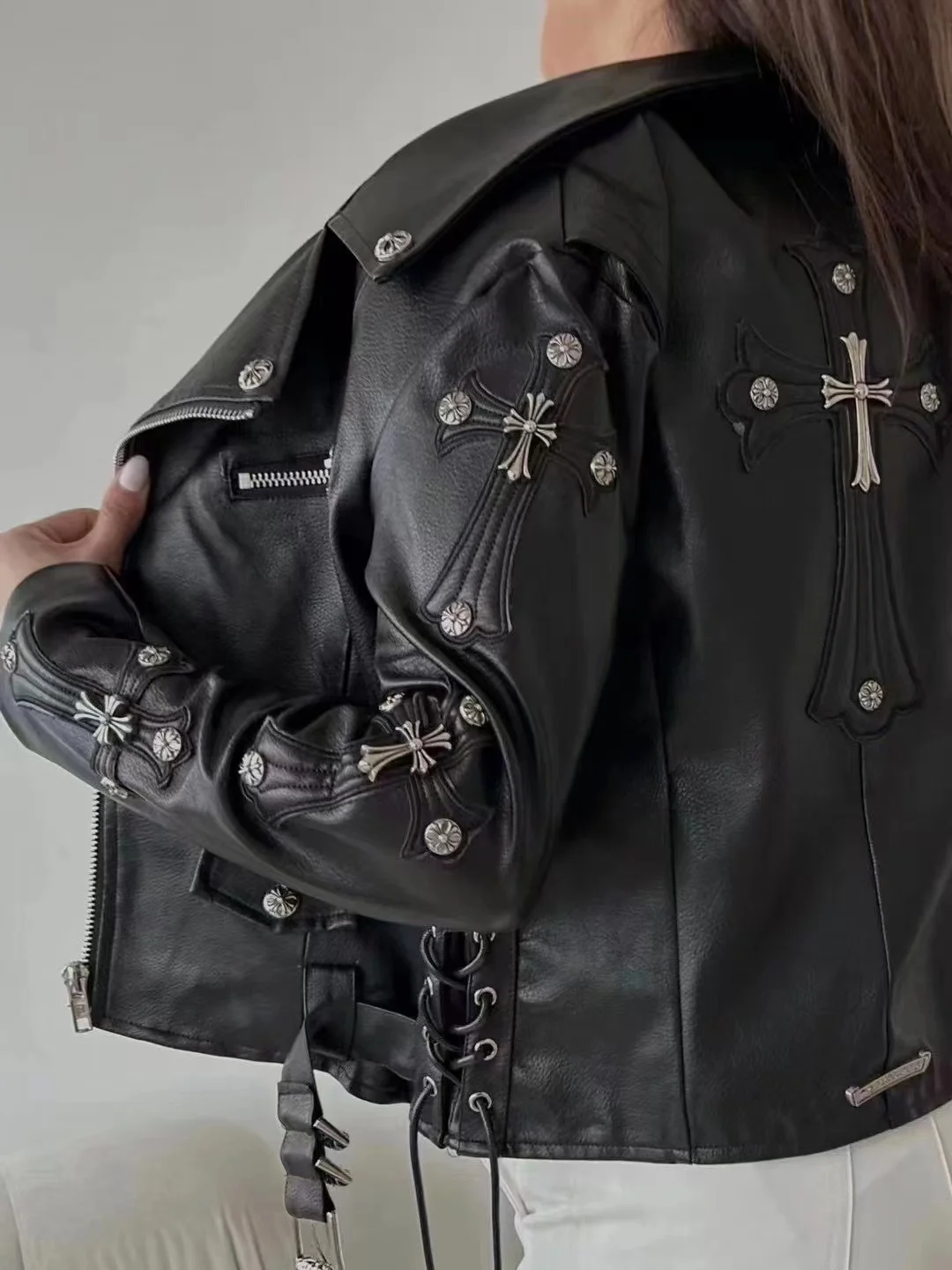 

2023 New Zipper Belt Fashion Women Cross Metal Decoration Outdoor Motorcycle Leather Long Sleeve Clothes Autumn Winter Jacket