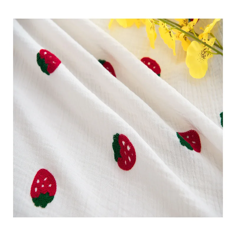 

Хлопковая креп двойная Марля клубника вышивка Домашняя одежда Seersucker Moonwear пижамы дизайнерская ткань