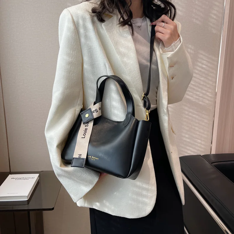 Korean Style Water Bucket Bag New Women's Handbag Fashion Versatile Crossbody Bun Mother Bag