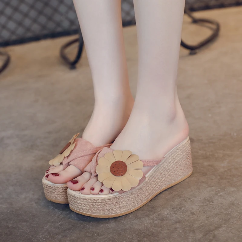 

Shoes Flower House Slippers Platform Slides Slipers Women Flock Rubber Flip Flops Heeled Mules Lady Fashion 2022 Hawaiian High G