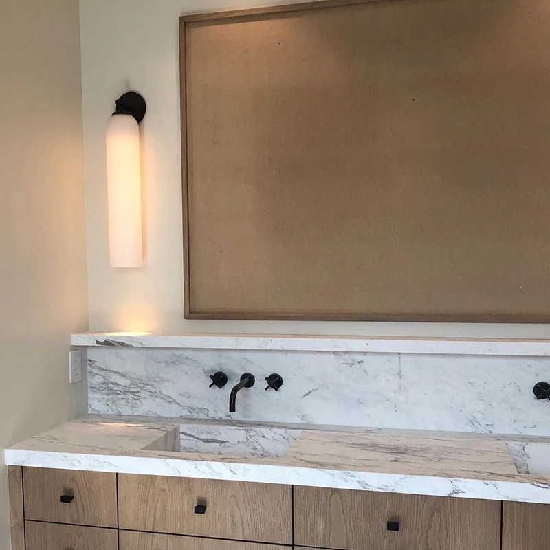 Современный минималистичный настенный светильник в скандинавском стиле для