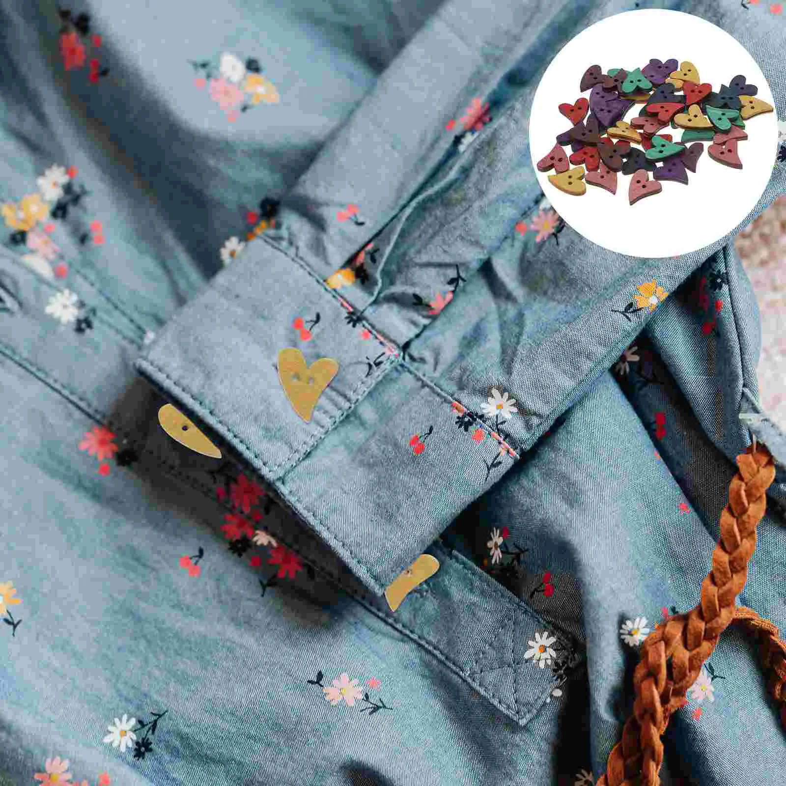 

100pcs Wooden Heart Buttons Cartoon Painting Round 2 Holes Sewing Buttons Clothes Buttons for DIY Scrapbooking Decor