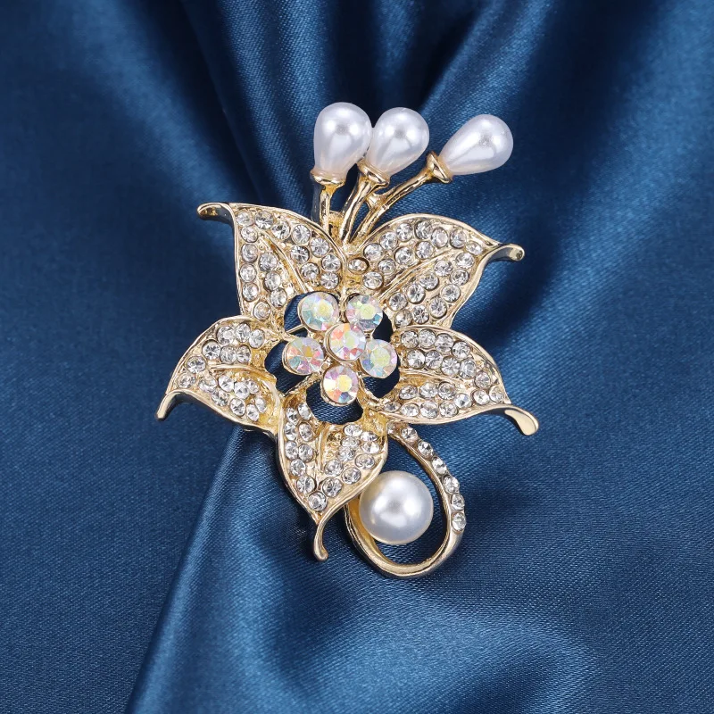 

High-end Exquisite Women Pearl Brooch Flower Corsage Boutique Jewelry Pins Small Fragrance Style Vintage Clothing Accessories
