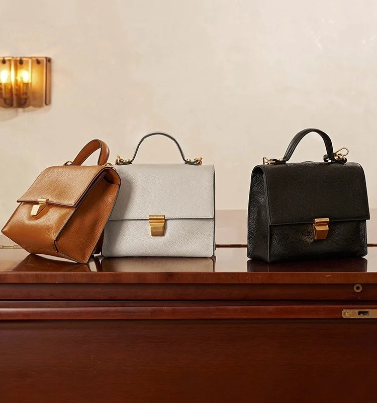 Trendy, fashionable, minimalist, and elegant doctor's bag, classic and versatile crossbody handbag, genuine leather shoulder bag