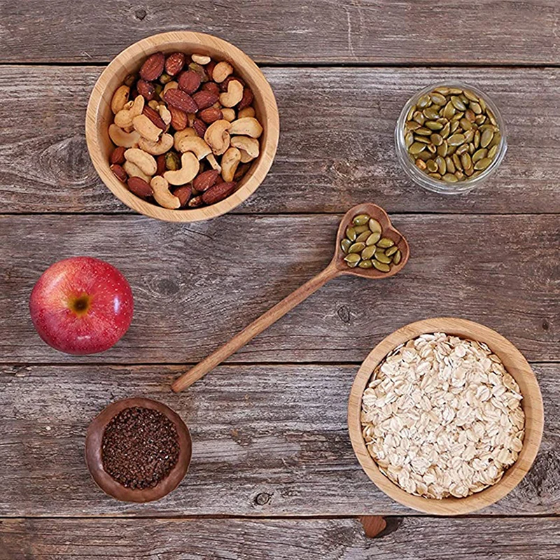 Деревянная сервировочная ложка в форме сердца