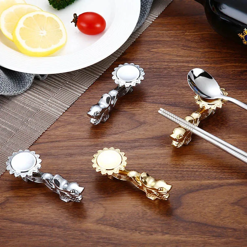 

1Pcs Zinc Alloy Chopstick Holder 2Colors Multi Purpose Dragon Shape Kitchen Supplies Spoon Forks Rest Table Decor Tableware Rack