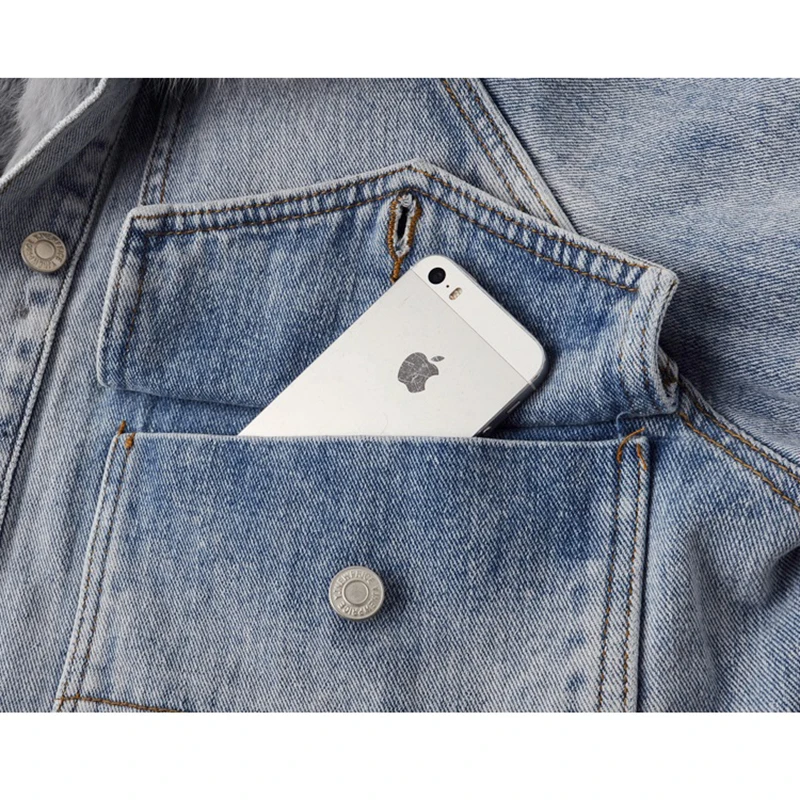 Джинсовая куртка с воротником из натурального лисьего меха и подкладкой