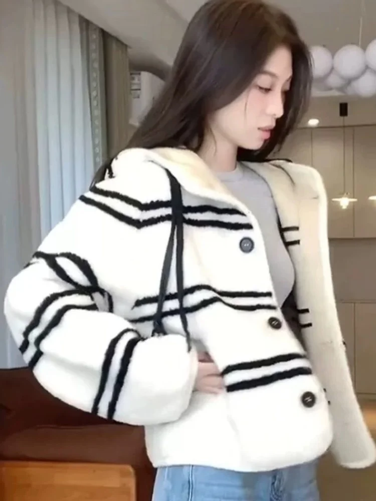 Белая изящная верхняя одежда из овечьей шерсти для женщин осень 2023 новое