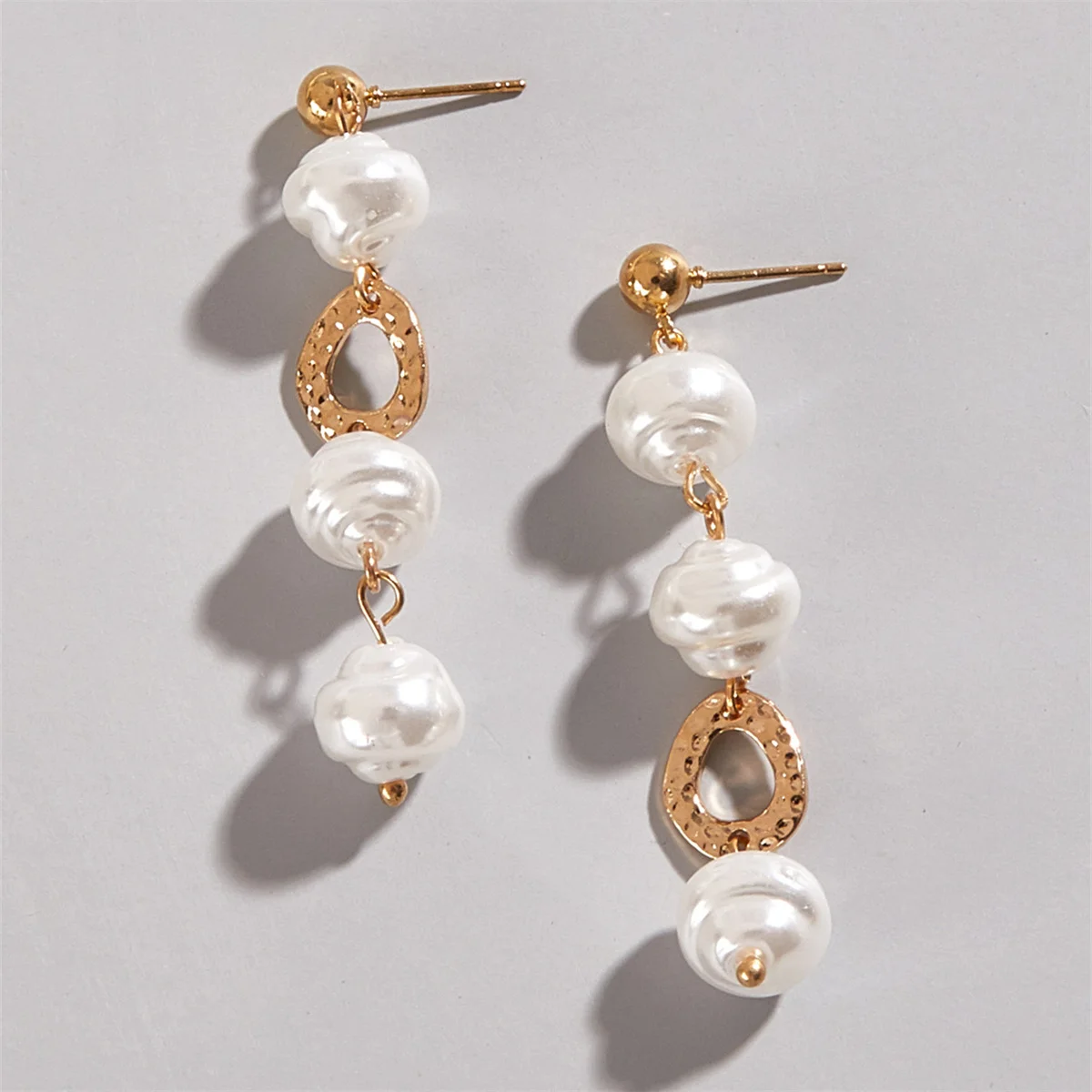 Trendy Baroque Pearl Earrings Asymmetric Metal Long Earrings Palace Retro All-Match pendientes largos pendientes mujer