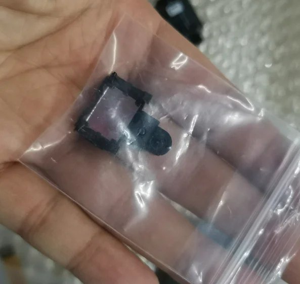 The Heating Core of GT-17S Optical Fiber Fusion Splicer Presses The Windshield Cover and Presses The Foot Reflector Electrode.