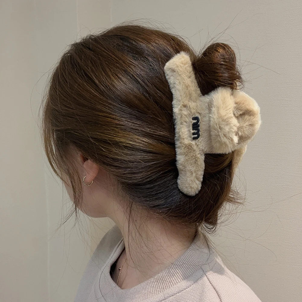 

Winter Plush Hair Claw Elegant Acrylic Hairpins Faux Fur Hair Clip Barrette Crab Headwear for Women Girls Hair Accessories