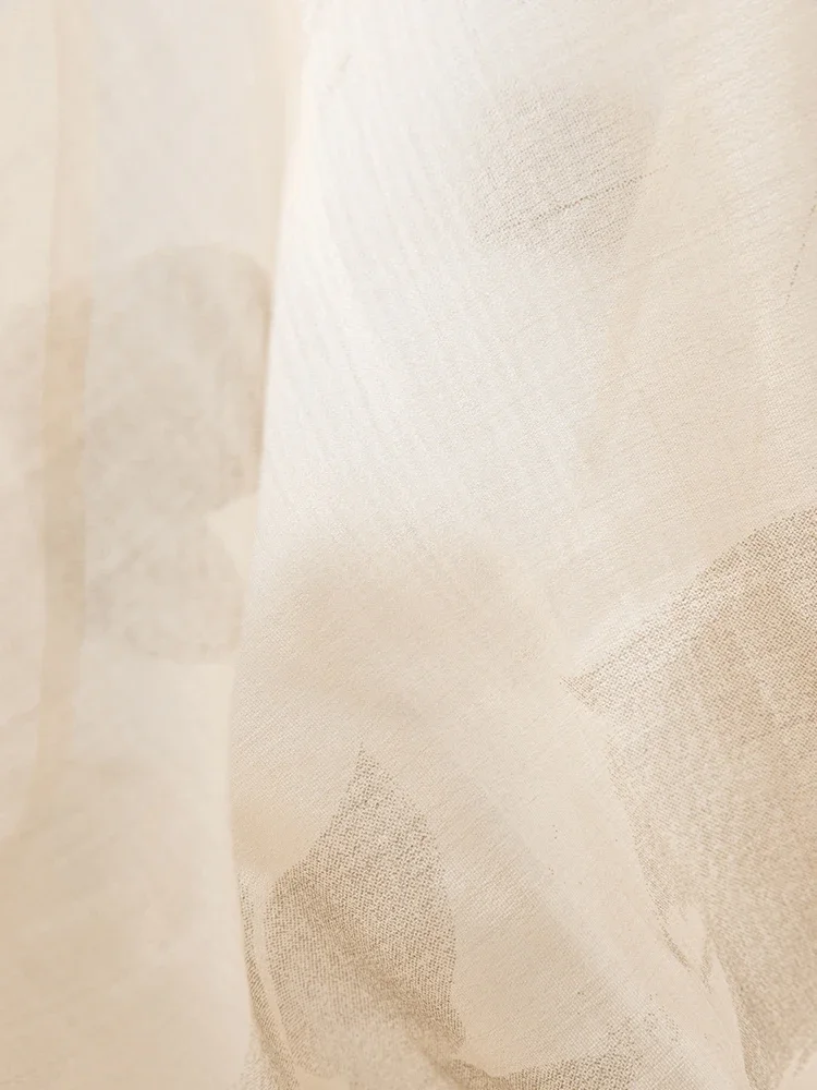 Блузка женская бежевая с длинным рукавом и принтом на шнуровке