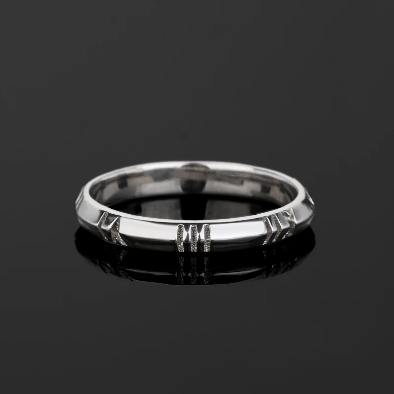 

Женское кольцо из серебра 925 пробы с римскими цифрами