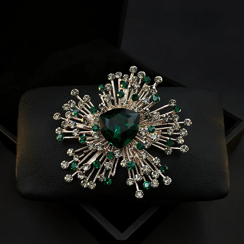 

Vintage Blooming Flower Brooch Elegant Magnificent Coat Accessories Luxury High-End Women Suit Rhinestone Jewelry Pin Gifts 1280