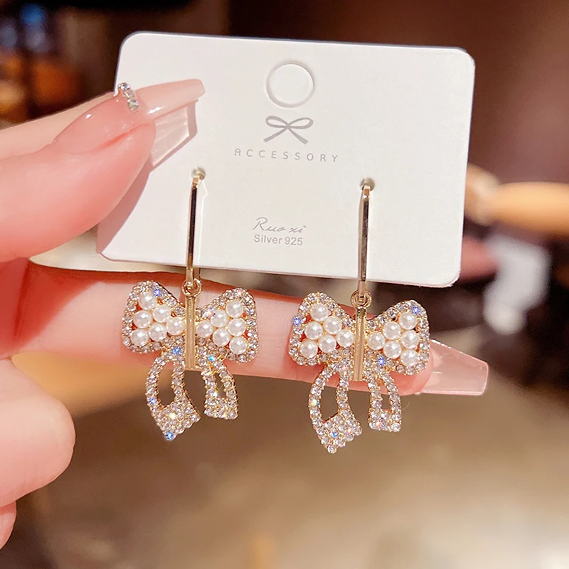 

2022 New Arrival Korean Imitation Pearl Elegant Bow Dangle Earrings for Women Luxury Crystal Pendant Trendy Jewelry