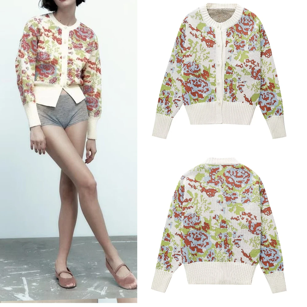 

Women's Autumn New Round Neck Long Sleeve Pearl Button Flower Pattern Knitted Coat
