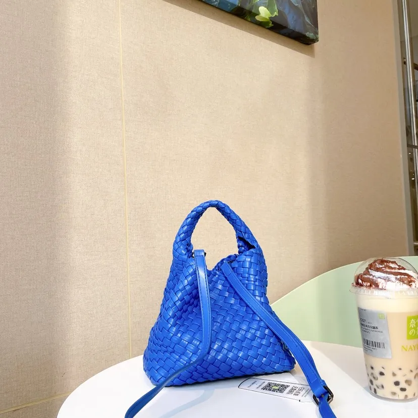 

Luxury Design Soft Woven Shoulder Bag Fashion Klein Blue Lady Handbags 2022 Simple Women's Crossbody Bag Trendy Messenger Totes