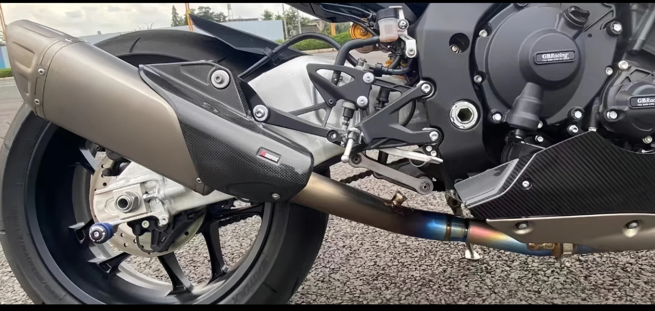 Для Yamaha YZF-R1 — модифицированная выхлопная труба среднего сечения — звук глубокого, богатого и мощного. (art.: 3920d09b28268) - 3920d09b28268