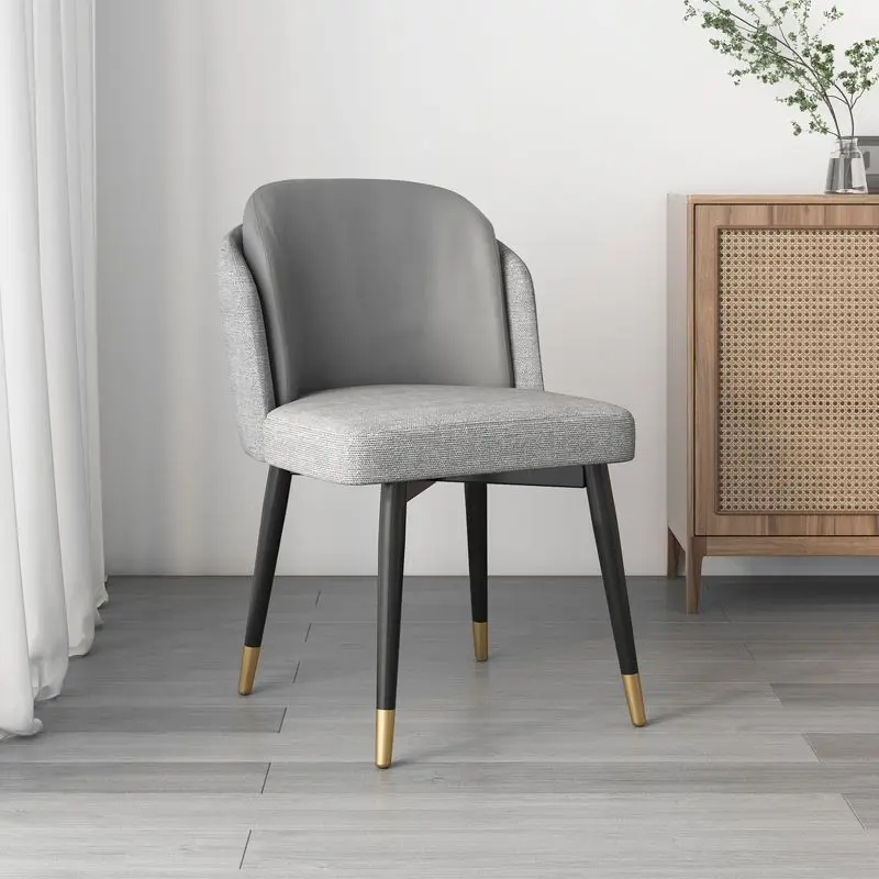 Минималистичное бархатное кресло расслабляющее с роскошным дизайном для