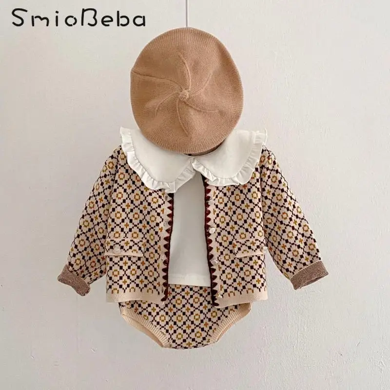 

Демисезонная одежда 2023, вязаный маленький очаровательный свитер от ветра для маленьких девочек, комплект из двух предметов с брюками с узором в виде хлеба, костюм