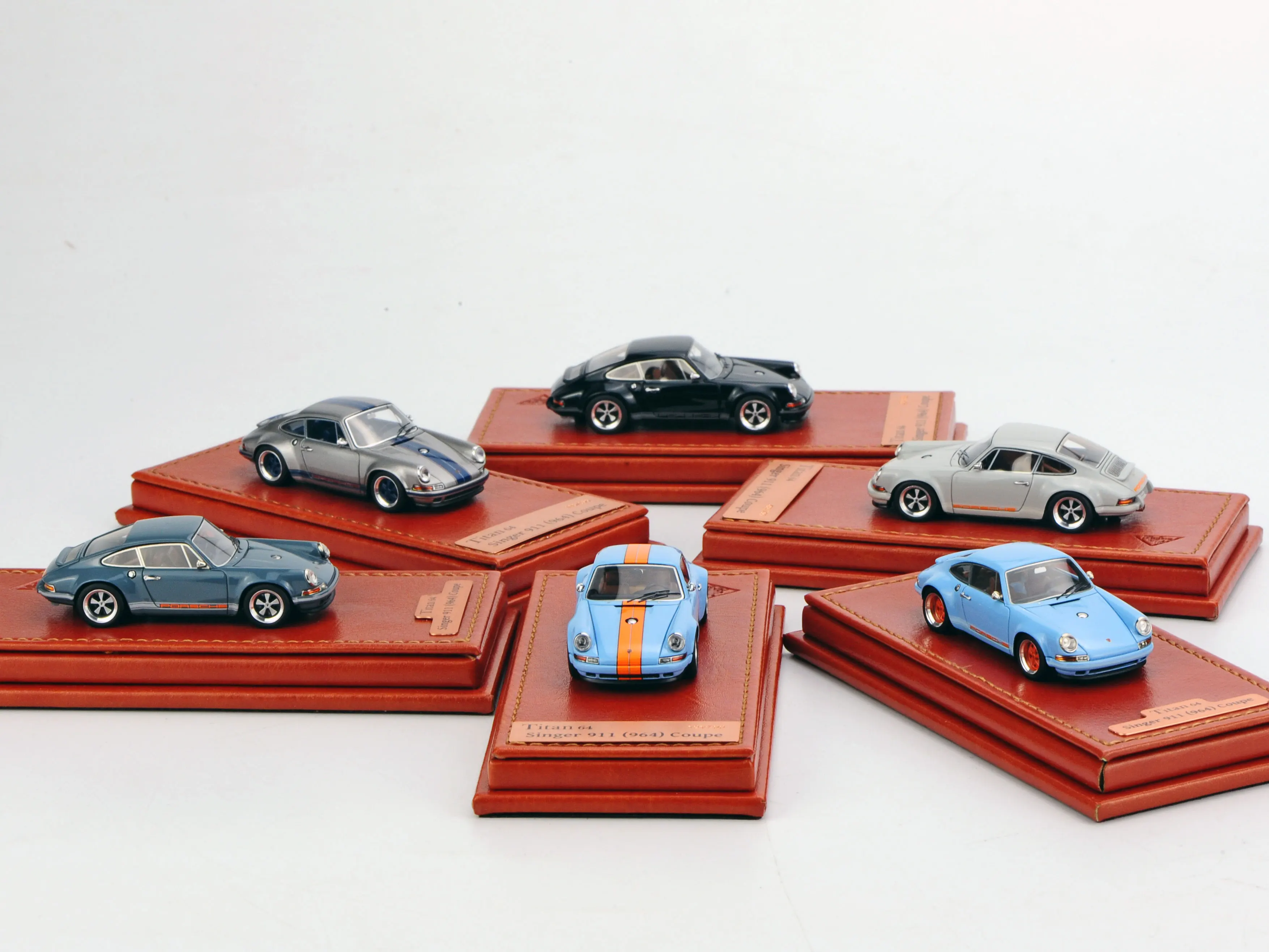 

Make Up 1:64 Singer 911 (964) Coupe Limited Edition Resin Metal Static Car Model Toy Gift