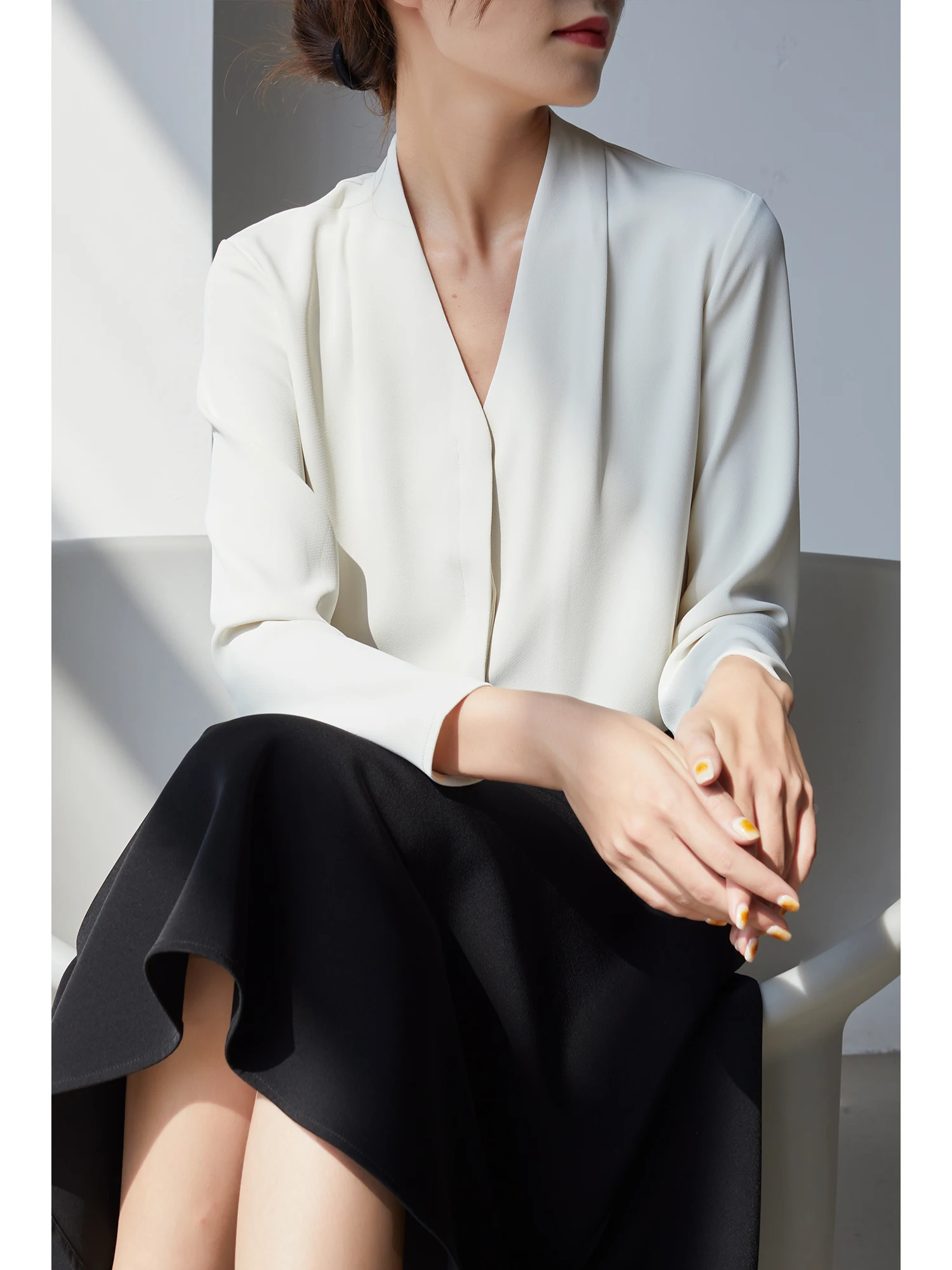 

White shirt female v-neck chiffon interview shirt long sleeve