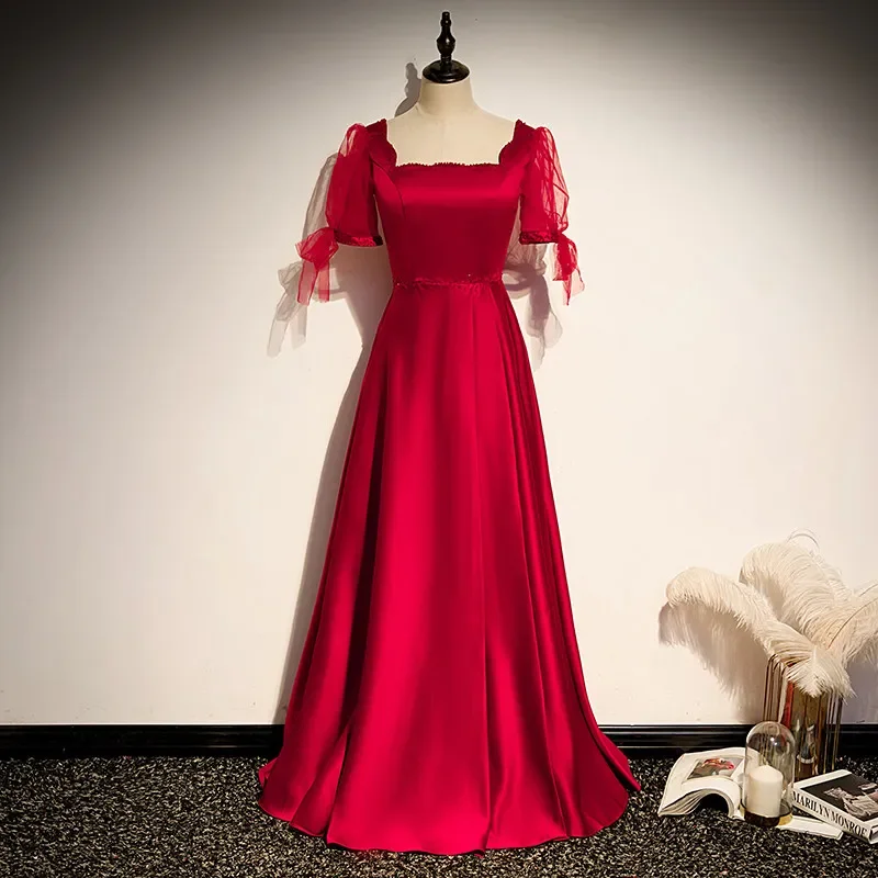 Вечернее платье по индивидуальному заказу бордовое атласное с квадратным