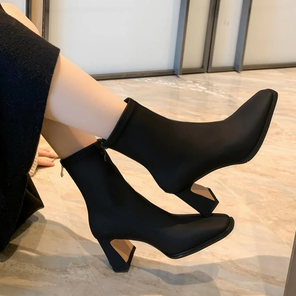 Стильные лаконичные темпераментные женские ботильоны на высоком каблуке с