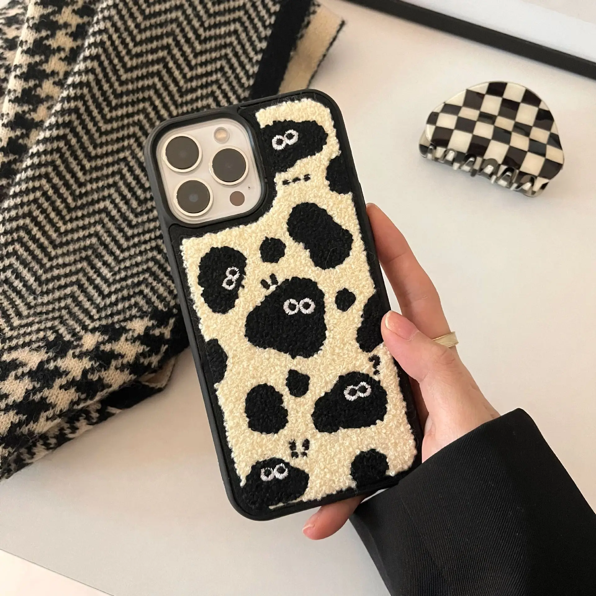 

Cute Winter Keep Warm Plush Embroidery Briquette Couple Phone Cover Case For Iphone 14 13 12 11 Pro Xs Max Xr Hard Coque Fundas