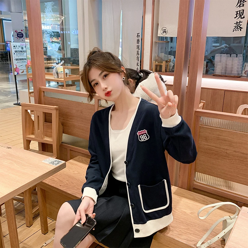 

2022Spring new zipper cardigan coat loose sports short sweater women's design sense niche top long sleeve solid color round neck