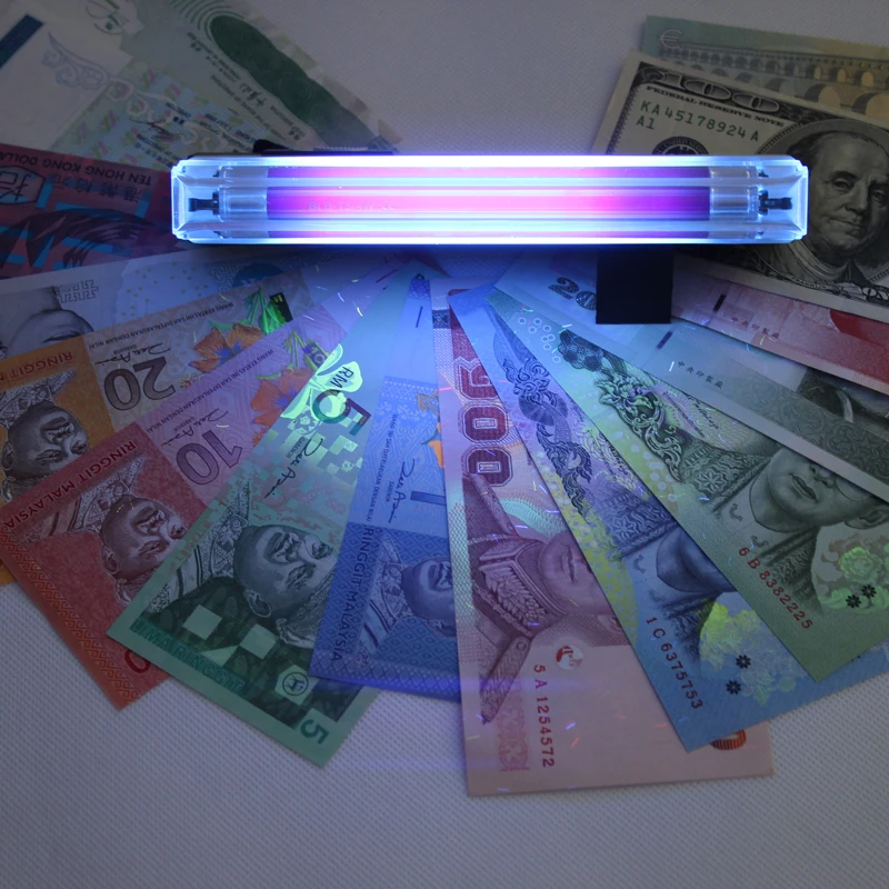 Фото Portable 2 in 1 UV Light Fake Money Detector Handy Currency Ticket Passport Inspection Bill Counterfeit №2