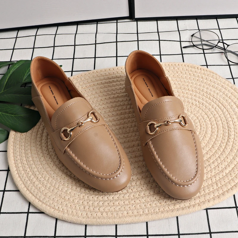 Весенне-летние женские туфли на плоской светильник шве из натуральной кожи |